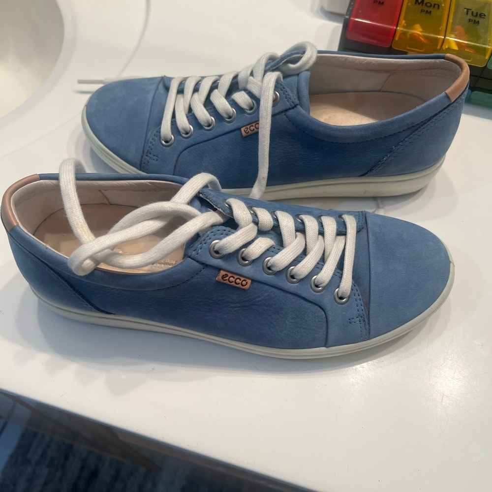 Ecco size 7 women shoes